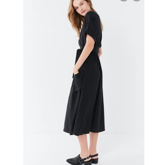 Danielle UO linen midi wrap dress - Picture 7 of 9